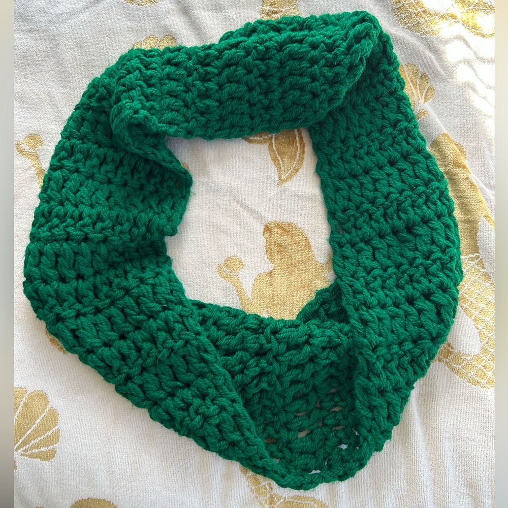 Extra Chunky Crochet Infiniti Scarf - Kelly Green 🍀